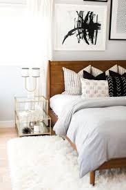 Can this bedroom be any more perfect? Homedecor Inspo Small Master Bedroom Mid Century Modern Bedroom Design Small Modern Bedroom