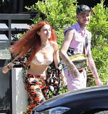 Meanwhile, bella thorne, whom he was spotted kissing in september, was at a loss for words over lil peep's passing. Bella Thorne And Lil Peep Photos Bella Thorne And Lil Peep Picture Gallery Famousfix