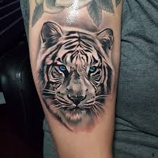 Pin By Brewerchris On S老虎 Tiger Tattoo Tiger Hand Tattoo Tiger Head Tattoo