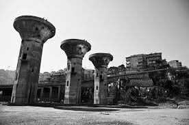 As conveyors and rails everywhere at the entrance of the downtown mark, this bleak industrial town leaning against a steep mountainfoot with just a small section of downtown lying on flat ground is surrounded. Zonguldak Stadt Der Steinkohle