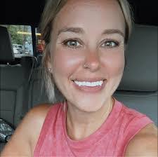 Amanda Lamkin's Instagram, Twitter & Facebook