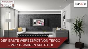 Couch potato ( plural couch potatoes ) ( idiomatic) a person who spends a lot of time sitting or lying down, often watching television, eating snacks or drinking alcohol. Home24 Startet Tv Kampagne Gegen Mobelkauf Am Arsch Der Welt Exciting Commerce