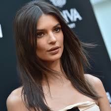 Coloro che hanno i capelli lisci e amano arricciare i capelli o fare i capelli mossi. Tagli Capelli Scalati 2021 Il Taglio Che Non Passa Mai Di Moda Archzine It