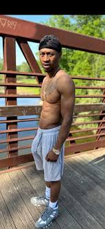 XL Men in Color! on X: @Eddi3IsHeavy is a straight guy, and he enjoys  being free. He says he has tons of content on his loyayfans and encourages  you to subscribe and