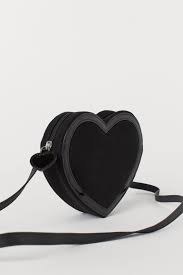 Heart Shaped Shoulder Bag Black Ladies H M Us In 2020 Heart Shaped Bag Trendy Purses Shoulder Bag