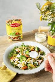 Pastasalade Met Gerookte Kip Grand Italia Recept In 2020 Pastasalade Gerookte Kip Pastasalade Recepten