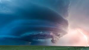 Giant, persistent thunderstorms called supercells spawn the most destructive tornadoes. Bis Zu 60 Gefahrliche Tornados Pro Jahr Deutschland Liegt Auf Europas Tornado Alley The Weather Channel Artikel Von The Weather Channel Weather Com