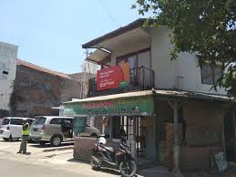Berada di provinsi jawa barat tidak akan lengkap tanpa mencicipi aneka olahan menu khasnya yang sangat untuk menikmati seporsi nasi tutug oncom beserta lauk lengkapnya kamu bisa datang ke rumah makan bobotoh bandung yang terletak di. Warung Nasi Merenah Yang Cocok Di Lidah