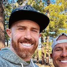 Brett Reader's Instagram, Twitter & Facebook