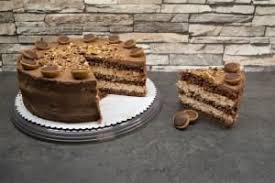 20 Die Torte Mit Toffifees Und Gehackten Toffifees Dekorieren Kuchen Und Torten Kuchen Und Torten Rezepte Toffifee Kuchen