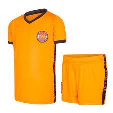 Heb jij het nieuwste nederlands elftal shirt al in huis, of wil je net als oranje of de oranjeleeuwinnen trainen in het nieuwste trainingspak? Oranje Meisjes Tenue Trainingspak Bal Kopen Morefootballs Com