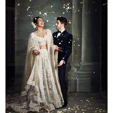 Check spelling or type a new query. Resepsi Lagi 9 Potret Priyanka Dengan Gaun Pernikahan Khas India