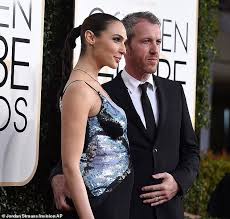 The former miss israel transitioned into acting beautifully, recently earning the coveted role of wonder woman — one of the upcoming films set to break the curse of dc. Gal Gadot Says It Meant A Lot To Have Husband And Daughters Make Cameos In Wonder Woman 1984 Aktuelle Boulevard Nachrichten Und Fotogalerien Zu Stars Sternchen