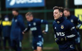 Get the whole rundown on fenerbahce including breaking latest news, video highlights, transfer and trade rumors, and a whole lot more. Mesut Ozil Joins Fenerbahce Squad That S Full Of Forgotten Talent