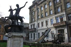 Brancoveanu a fost incomodat de atributiile initiale, in timp si in spatiu. Statuia Sf Gheorghe Nu Poate Fi Mutata Momentan