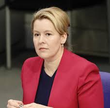 Die berliner spd hat franziska giffey nun auch ganz offiziell zur spitzenkandidatin für die wahl zum abgeordnetenhaus im herbst gekürt. Franziska Giffey In Der Berliner Spd Funktioniert Der Wellenbrecher Welt