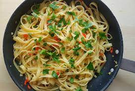 Spaghetti aglio olio and peperoncino. Pasta Aglio Olio Peperoncino Alla Borbonica The Pasta Project
