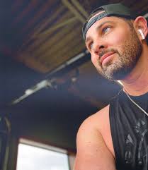 Who said a knee replacement slows you down? 💪 As I close in