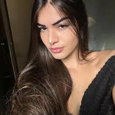 Amanda Pires's Instagram, Twitter & Facebook