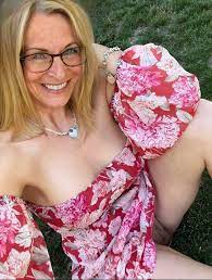 Natural mommy on X: A granny looking for a FWB on Twitter! 63 years old,  widowed, I like science fiction movie, basketball and men over 30. Still  hot enough for you?❤️ t.coCdwyhOR02X 