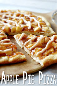 This Easy Apple Pie Pizza Is A Great Fall Dessert It S The Perfect Crowd Pleaser That Makes En In 2020 Delicious Pizza Recipes Apple Recipes Popular Desserts Recipes
