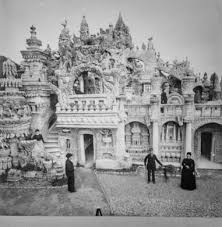 Le Facteur Cheval Ferdinand Cheval 1836 1924 Devant Son Palais Ideal Hauterives Drome C Gaston Paris Roger Viollet Orte Kunst Kunstunterricht
