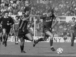 Lo united è una squadra forte, con un grande nome lo ha detto zbigniew boniek, presidente della federazione calcistica della polonia e ospite di campioni del. Juve Roma Parla Boniek Il Doppio Ex Mai Detto Nulla Sui Tifosi Bianconeri Eppure Non Mi Perdonano Corriere It
