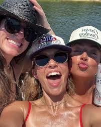 Kendall Wood's Instagram, Twitter & Facebook