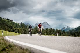 At the front, the pace is almost frightening. Maratona Dles Dolomites Orange Strecke Rennrad Outdooractive Com