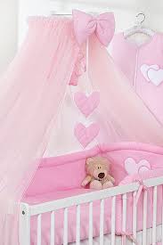 Sollte der himmel nicht über eine solche öffnung verfügen, schlage den babybett himmel einfach etwas nach hinten, um einen sicheren schlaf. Hangende Herzen Betthimmel Fur Babybett Rose