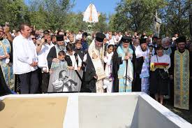 Dumitru farcas interpreteaza la taragot o doina populara. Trei Ierarhi Au Condus Cortegiul Funerar Al Artistului Dumitru FÄrcaÈ Basilica Ro