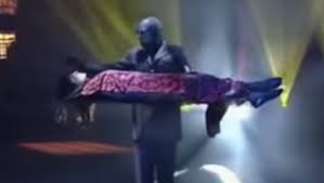 Move your hand to catch the string making the object appear to float in the air between your hands. The Levitating Woman Stage Trick Revealed Rebel Magic