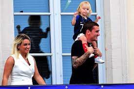 Antoine griezmann reveals his third child alba was born on the same date as his other two children across five years. Antoine Griezmann Papa D Une Petite Alba