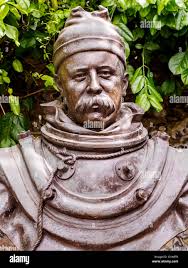 William walker diver hi-res stock photography and images