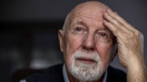 El síntoma de demencia que puede aparecer 10 años antes de otras señales,  según experta