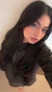 Sarah Reza's Instagram, Twitter & Facebook