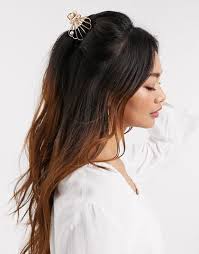 The styling opportunities for long hair are endless, but sometimes it can be all too easy to just get yourself into the same everyday hairstyle routine. Hairstyles For Greasy Hair 12 Ways To Disguise Oily Roots