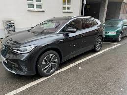 On the outside, clean aerodynamic lines make for a striking presence on the road. Mein Erfahrungsbericht Zu Einer Id 4 Probefahrt Berlin Paul
