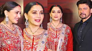 Madhuri dixit with jyothi venkatesh. Madhuri Dixit Looks Like A Newly Wed Bride In Red Dress At Javed Akhtar 75th Birthday Party 2020 Youtube
