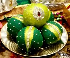 Have fun in watching beautiful plate decoration ideas for wedding n engagement #platedecorationideas#weddingplatedecoration. Real Nariyal Coconut Decoration Wedding Coconut Decoration Indian Wedding Decor Thattu Decoration Seer Th Coconut Decoration Fruit Decorations Plate Decor