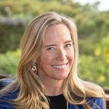 Hilary Robertson's Instagram, Twitter & Facebook