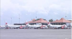 Pesawat milik maskapai garuda dan lion air tak dapat mendarat di bandara supadio. Kata Lion Air Soal Gagal Mendarat Di Bandara Pontianak
