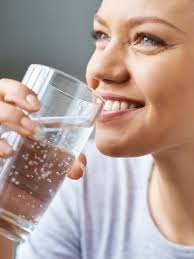 Sieben Irrtumer Uber Das Wasser Trinken Wunderweib
