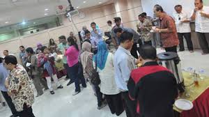 Doa buka puasa diucapkan saat akan membatalkan puasa ketika matahari terbenam. Acara Buka Bersama Pimpinan Dan Karyawan Universitas Bakrie