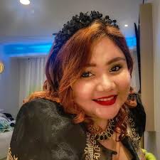 Di ko batid kung kasalanang bigyang kahulugan ang tamis na naranasan. Kaya  ngayon ay nangangapa lang kung may mapapala o hanggang dito na lamang." —  Misteryo by Sarah Geronimo Full MV here: