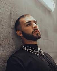 Find and save images from the manuel turizo collection by pri (htypps) on we heart it, your everyday app to get lost in what you love. Pin By Esther C On Manuel Turizo Famous Musicians Boy Poses Fade Haircut