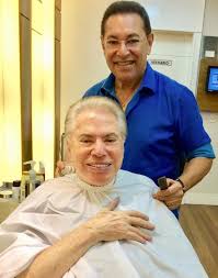 He is the owner of ho. Silvio Santos Grava De Cabelos Brancos E Exibe Novo Visual Neste Domingo Noticias Da Tv