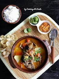 Mirip Dengan Soto Betawi Tetapi Berkuah Pedas Keduanya Sama Sama Khas Betawi Dan Menambahkan Santan Rasanya Gurih Asin Dan Pedas Resep Makanan Makanan Resep
