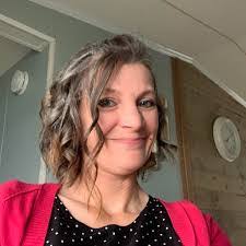 April Saylor's Instagram, Twitter & Facebook