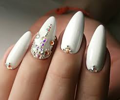 Zachwycajacy Projekt Bialego Manicure Na Dlugie Paznokcie 2020